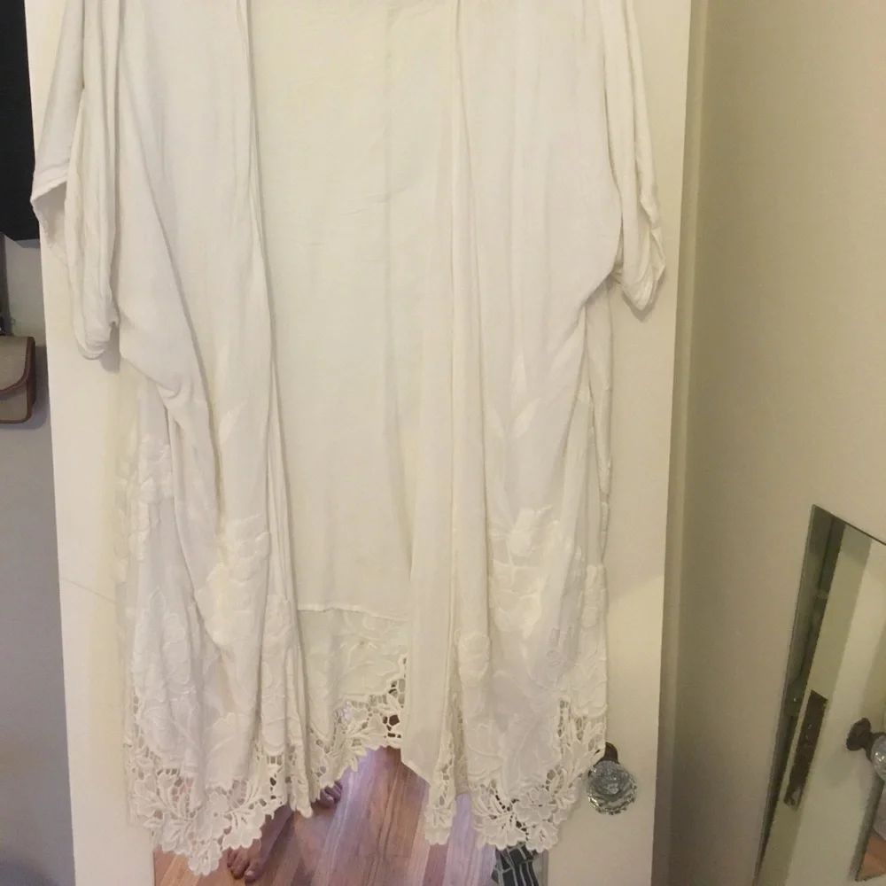 Floral White Robe - Picture 1 of 2